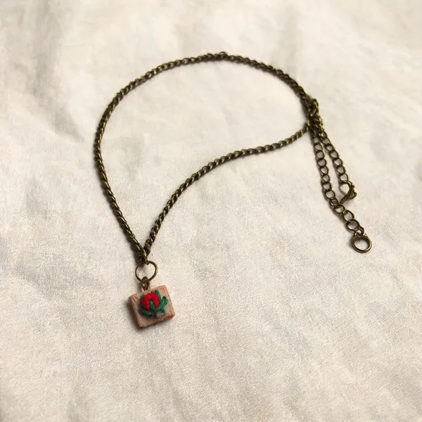 Red_Cotton_Embroidered_Rose_Bud_Square_Pendant_Necklace_For_Women