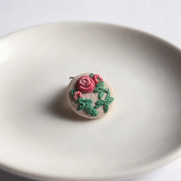 Coral_Pink_Cotton_Embroidered_Rose_Buds_Round_Brooch_Pin_For_Women