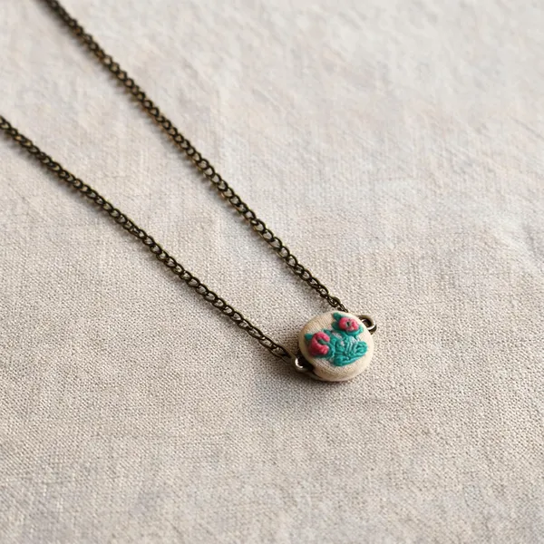Pink_Cotton_Embroidered_Double_Rose_Buds_Round_Pendant_Necklace_For_Women