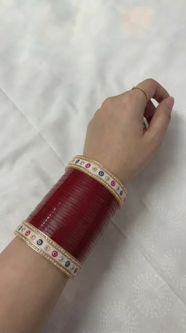 Maroon_Plastic_Red_Enamel_Embellished_Chura_Set_For_Women