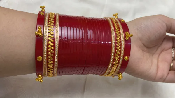 Maroon_Plastic_Bridal_Gold-Tone_Embellished_Chura_Set_For_Women