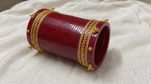 Maroon_Plastic_Bridal_Gold-Tone_Embellished_Chura_Set_For_Women