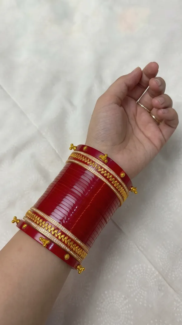 Maroon_Plastic_Bridal_Gold-Tone_Embellished_Chura_Set_For_Women