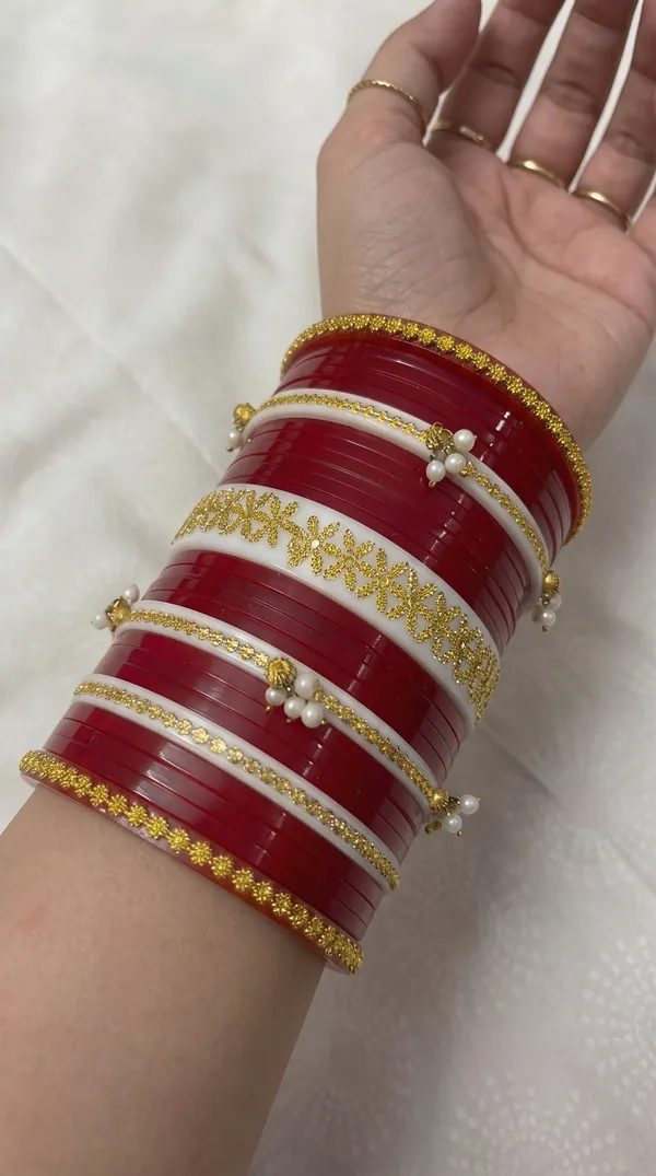 Maroon_Plastic_Pearl_Floral_Gold-Tone_Chura_Set_For_Women