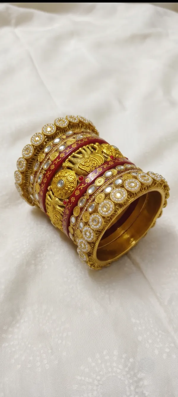 Gold_Plastic_Embellished_Traditional_Chura_Set_For_Women