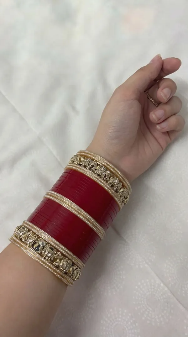 Maroon_Plastic_Gold_Tone_Embellished_Chura_Set_For_Women