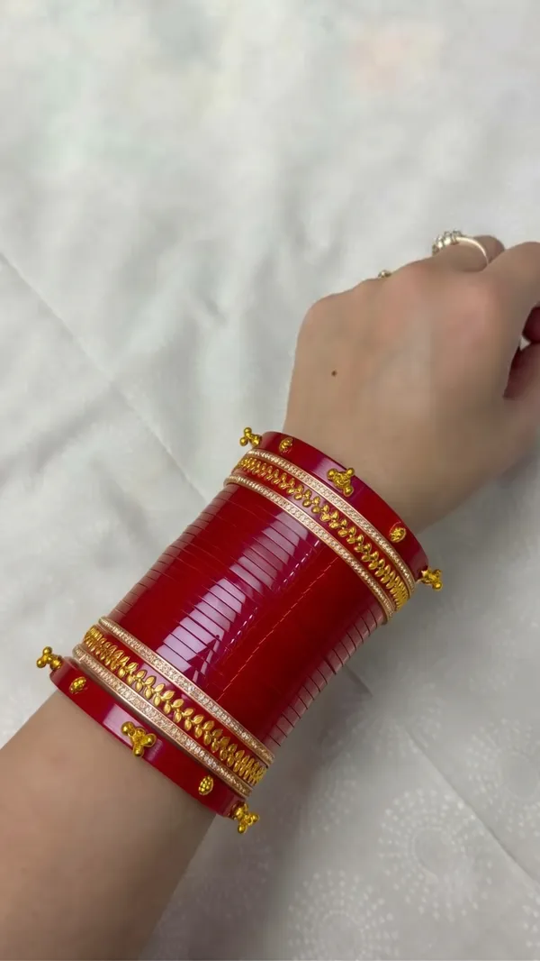Maroon_Plastic_Bridal_Gold-Tone_Embellished_Chura_Set_For_Women