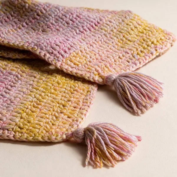 Baby_Pink_Acrylic_Wool_Crochet_Daisy_Scarf_For_Unisex