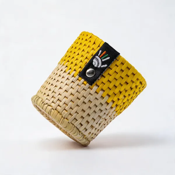 Yarn_Handcrafted_Yellow_Pen_Stand
