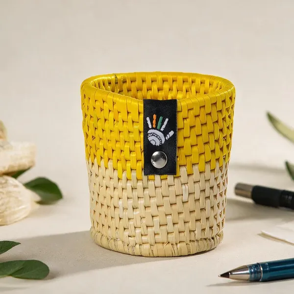 Yarn_Handcrafted_Yellow_Pen_Stand