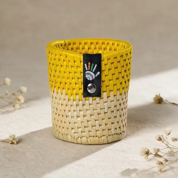 Yarn_Handcrafted_Yellow_Pen_Stand