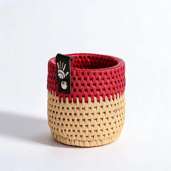 Yarn_Handcrafted_Red_Pen_Stand