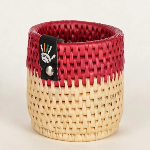 Yarn_Handcrafted_Red_Pen_Stand