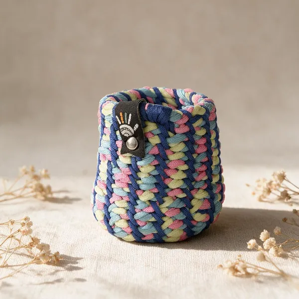Yarn_Handcrafted_Multicolor_Marshmallow_Pen_Stand