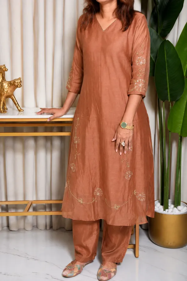 Aabha_Mulchanderi_Embroidered_3_Piece_Suit_Set