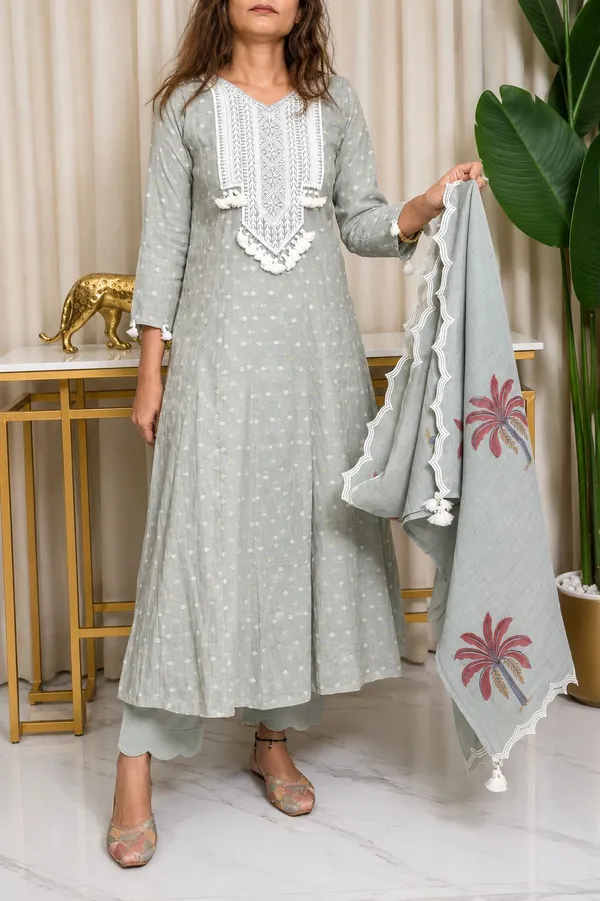 Noor_Mulchanderi_Embroidered_3_Piece_Suit_Set
