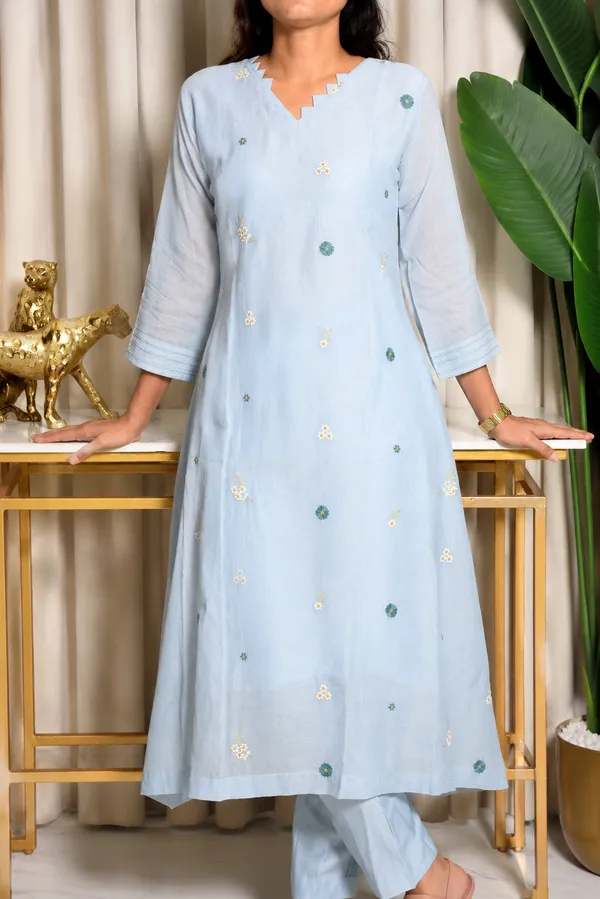 Meher_Mulchanderi_Embroidered_3_Piece_Suit_Set