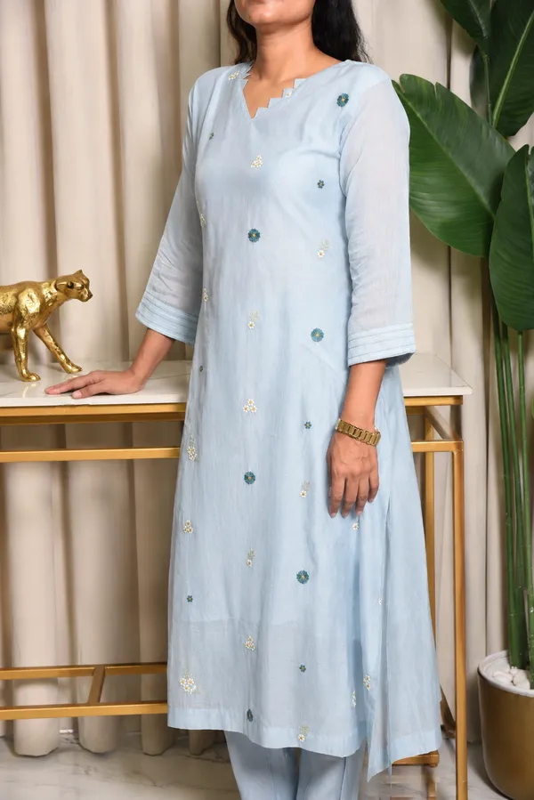 Meher_Mulchanderi_Embroidered_3_Piece_Suit_Set