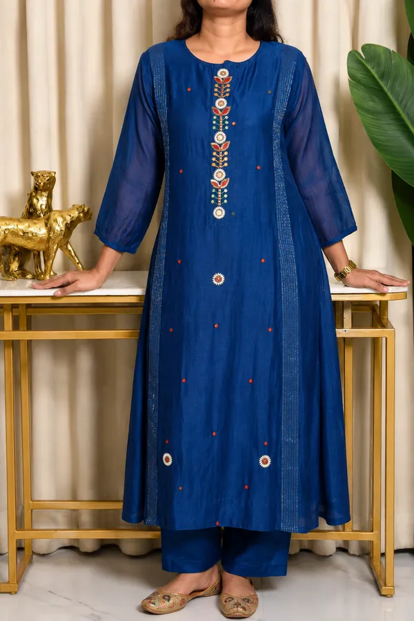 Neelam_Mulchanderi_Embroidered_3_Piece_Suit_Set