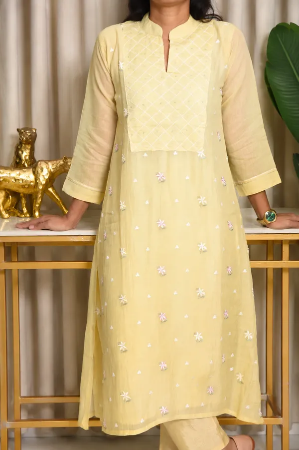 Kesar_Mulchanderi_Embroidered_3_Piece_Suit_Set