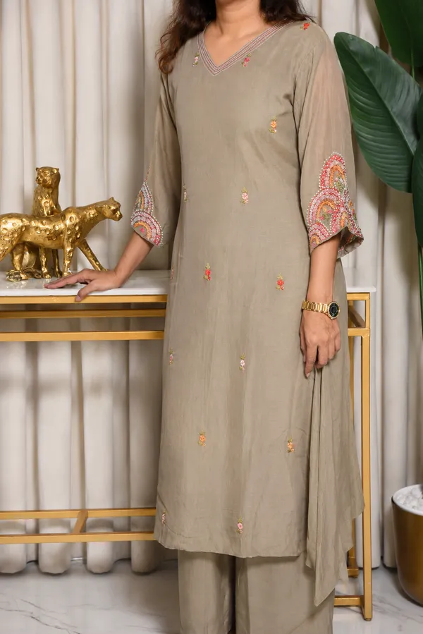Mehndi_Embroidered_Cotton_Kurta_Set_With_Dupatta
