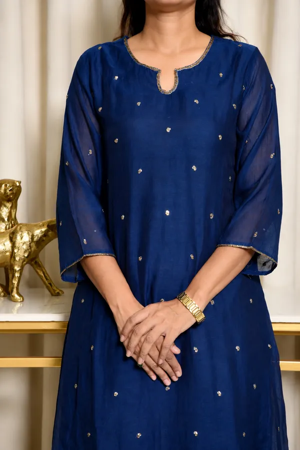 Neel_Noor_Midnight_Blue_Embroidered_Suit_Set