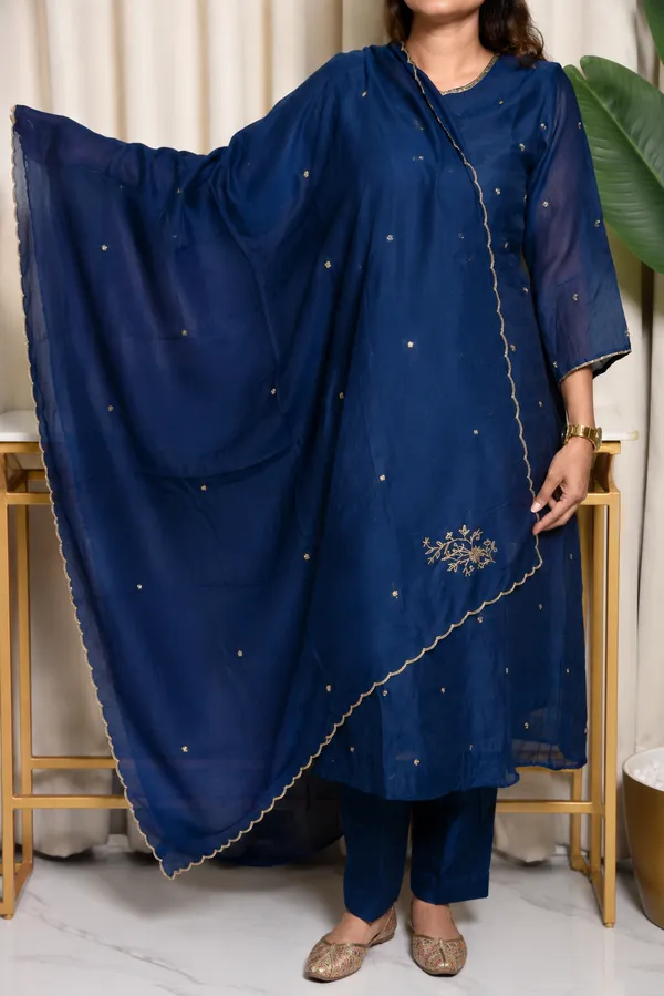 Neel_Noor_Midnight_Blue_Embroidered_Suit_Set