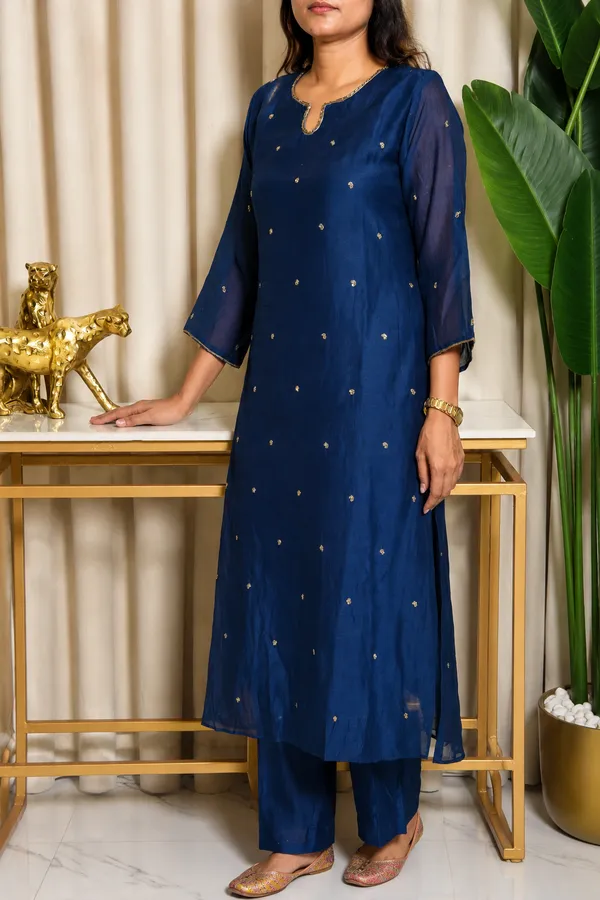 Neel_Noor_Midnight_Blue_Embroidered_Suit_Set