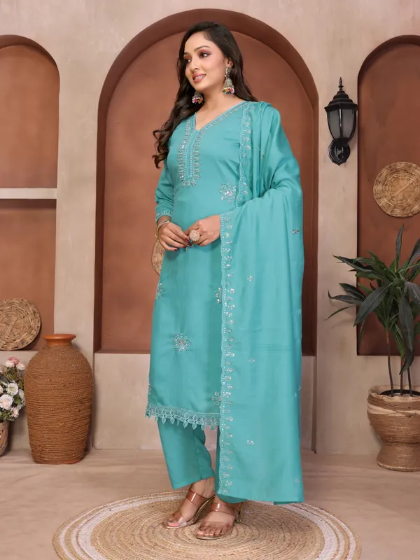 Turquoise_Mall_Roman_Embroidered_Kurta_Set_for_Women