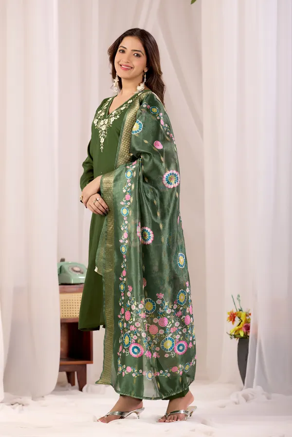 Green_Cotton_Embroidered_Kurta_Set_for_Women