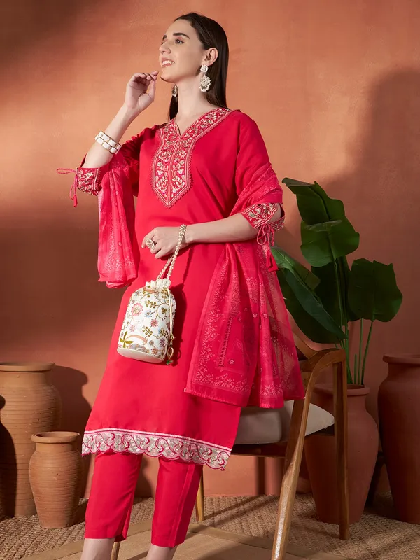 Pink_Viscose_Roman_Embroidered_Kurta_Set_for_Women