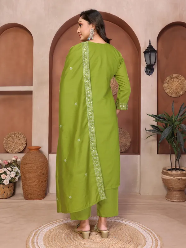 Green_Mall_Roman_Embroidered_Salwar_Suit_Set_For_Women