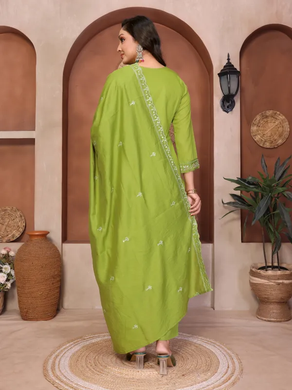 Green_Mall_Roman_Embroidered_Salwar_Suit_For_Women