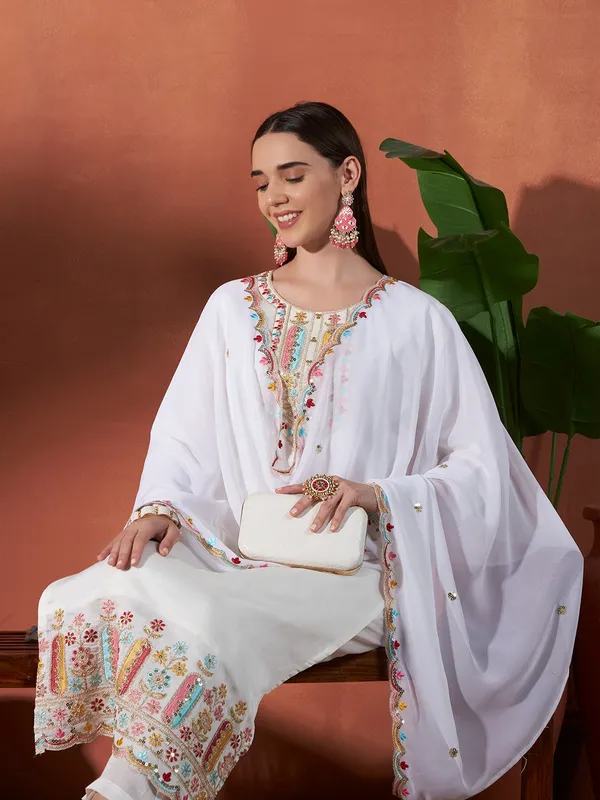 White_Vatigun_Embroidered_Kurta_Set_for_Women