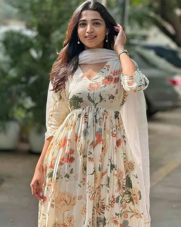 Cream_Floral_Anarkali_Kurta_Set_for_Women