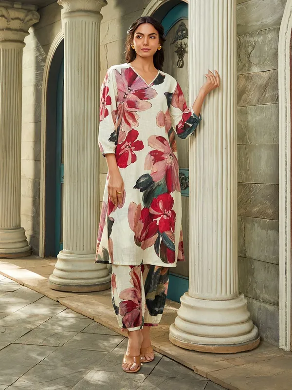Black_PC_Cotton_Floral_Print_Kurta_Set_For_Women