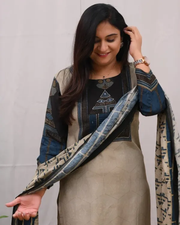 Beige_Linen_Cotton_Printed_Suit_Set_for_Women