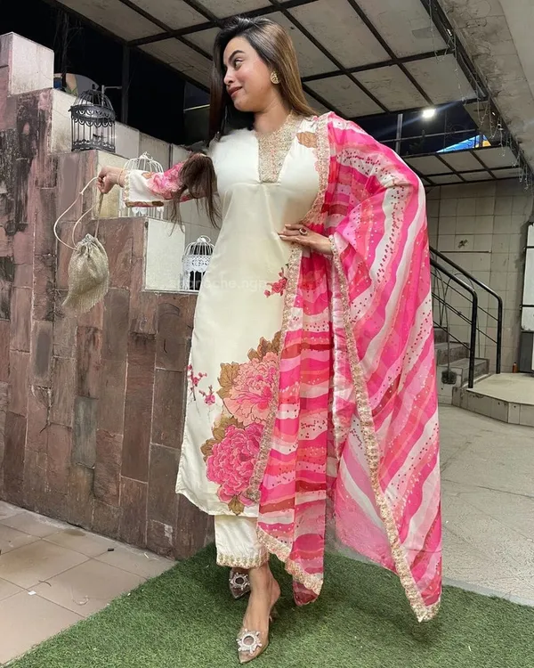Cream_Floral_Print_Straight_Kurta_Set_for_Women