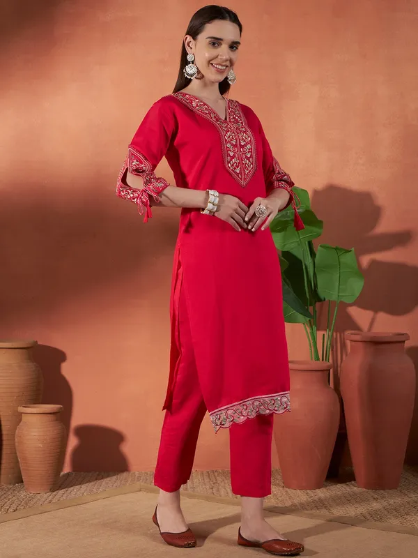 Pink_Viscose_Roman_Embroidered_Kurta_Set_for_Women