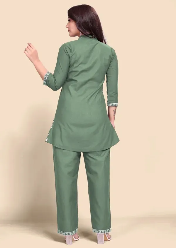 Green_Floral_Straight_Kurta_Pant_Set_For_Women