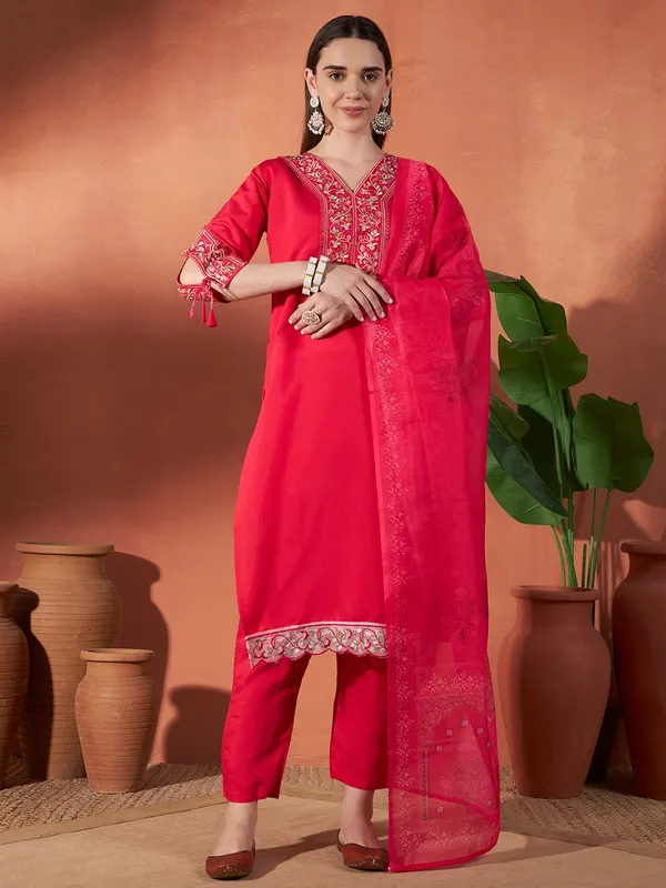 Pink_Viscose_Roman_Embroidered_Kurta_Set_for_Women