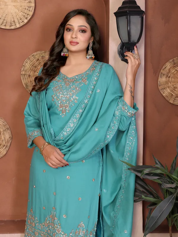 Turquoise_Mall_Roman_Embroidered_Suit_Set_for_Women