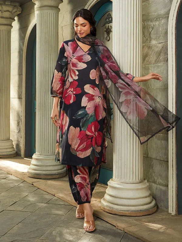 Black_PC_Cotton_Floral_Print_Kurta_Set_For_Women