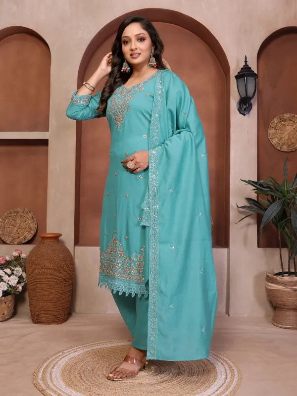 Turquoise_Mall_Roman_Embroidered_Suit_Set_for_Women