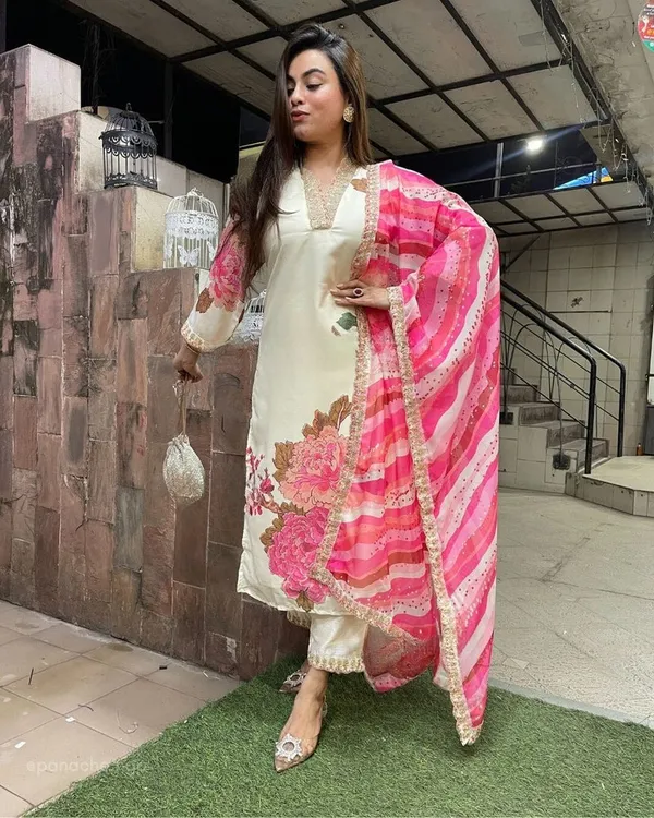 Cream_Floral_Print_Straight_Kurta_Set_for_Women