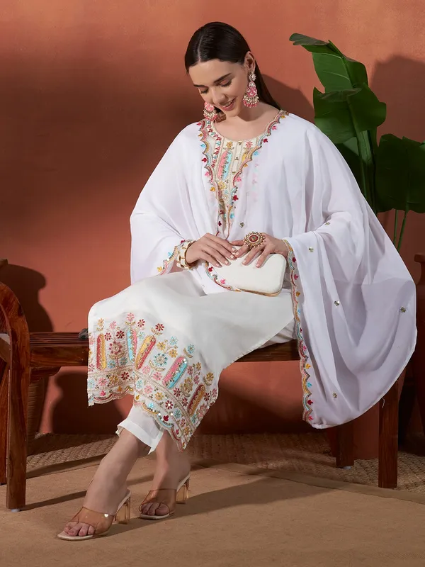 White_Vatigun_Embroidered_Kurta_Set_for_Women