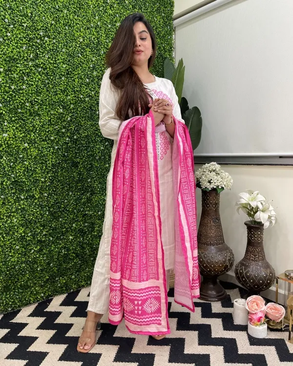 White_Cotton_Embroidered_Kurta_Set_With_Dupatta_for_Women