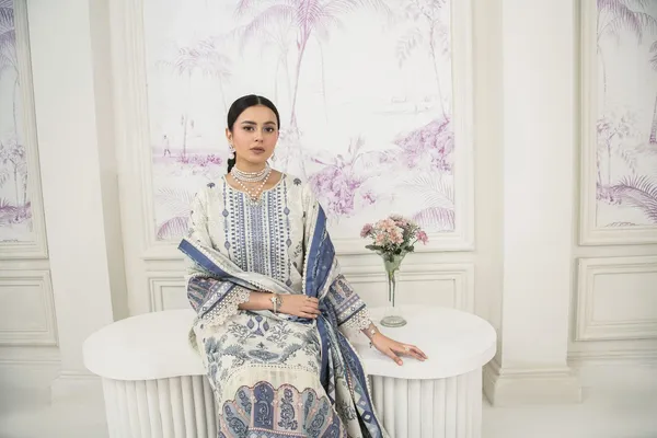 Off_White_Printed_Straight_Kurta_Set_For_Women