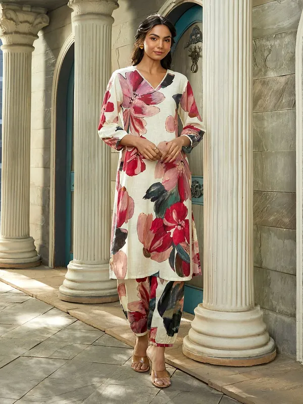 Black_PC_Cotton_Floral_Print_Kurta_Set_For_Women