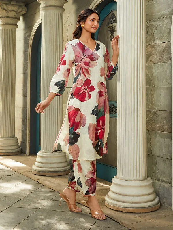 Black_PC_Cotton_Floral_Print_Kurta_Set_For_Women